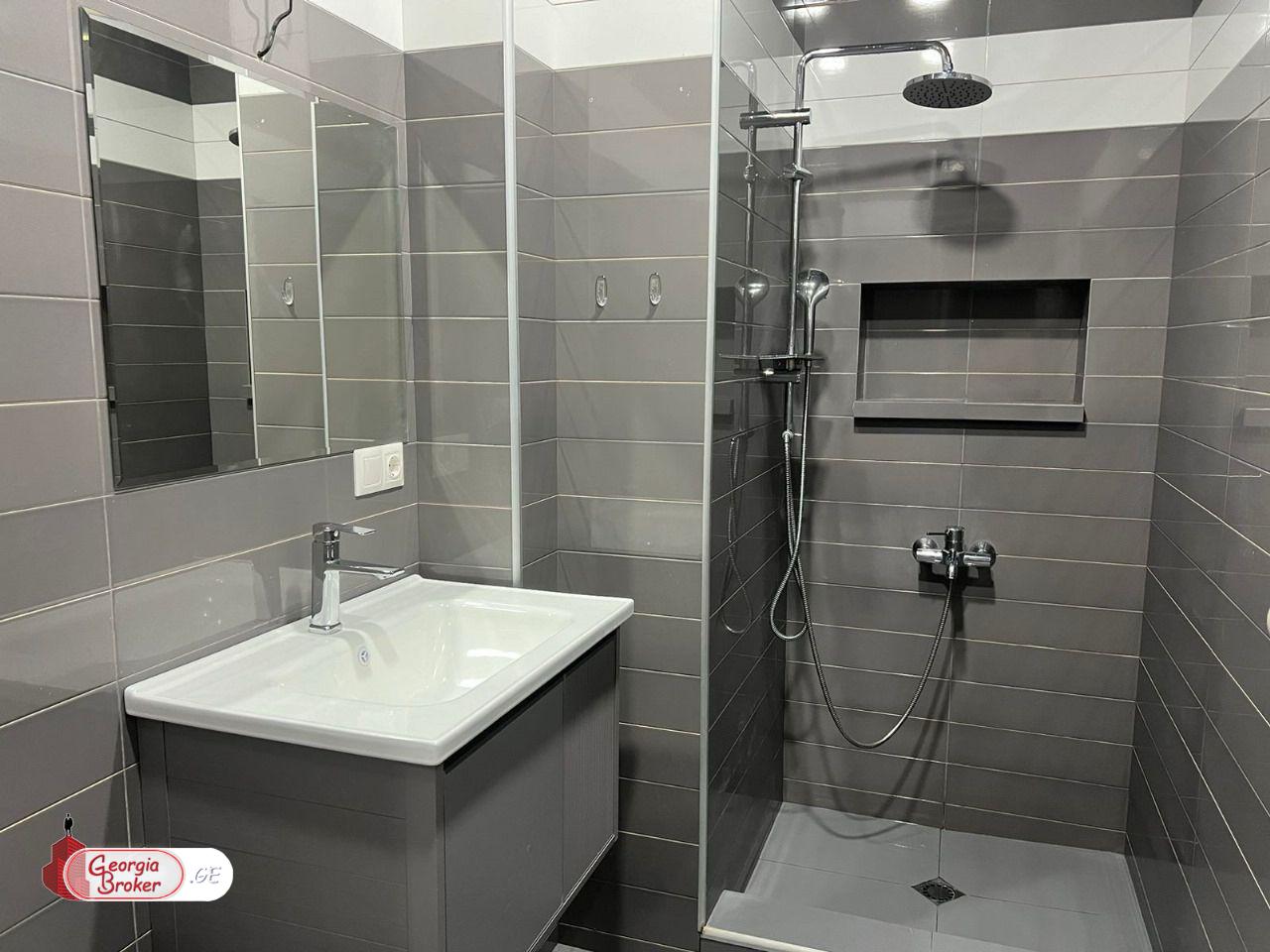 იყიდება ახალი გარემონტებული 4 ოთახიანი ბინა